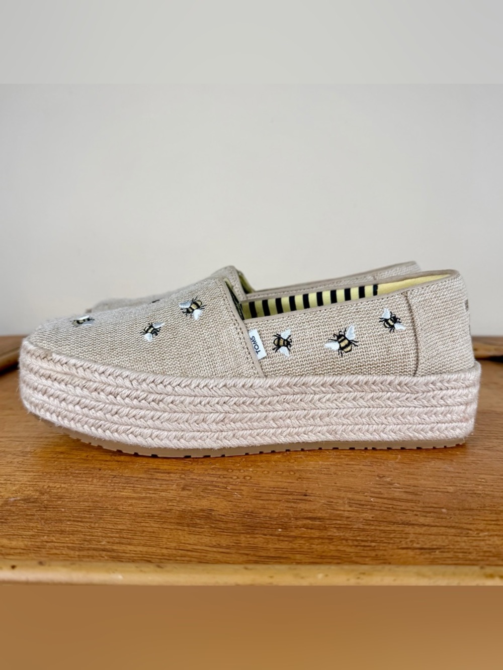 TOMS Valencia Women’s Platform Espadrille Bumble Bee Print Size 7.5